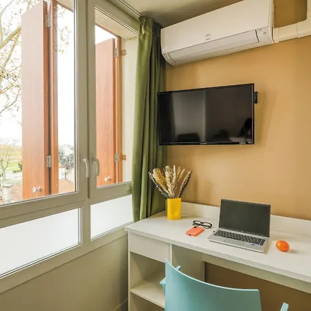 Zenith Aparthotel
